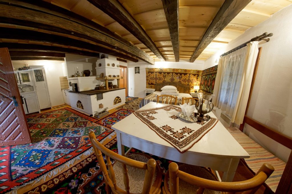 Casa Poveștilor - cazare tradițională la Vama